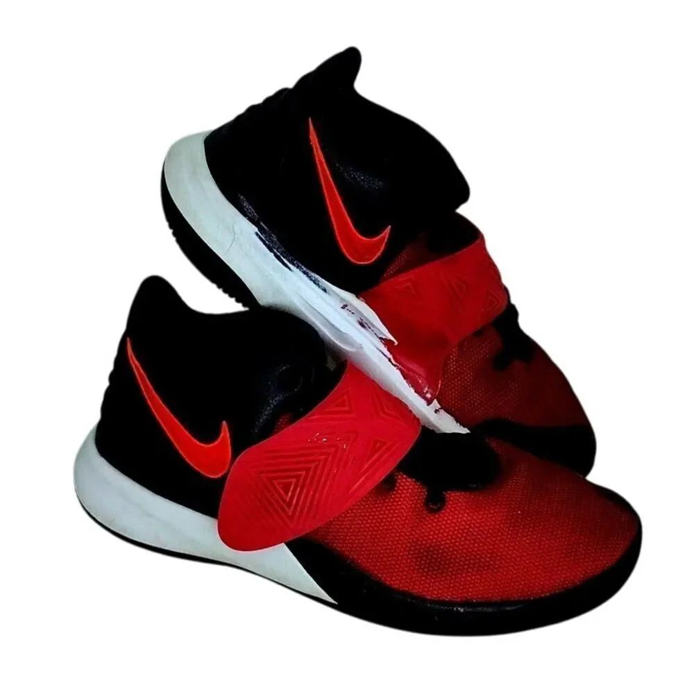 Nike Kyrie Flytrap III Red/Black Sneakers - Boys Size 6Y